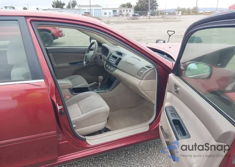 2005 Toyota Camry Le z USA, uszkodzony, nr VIN 4T1BE32K25U076731